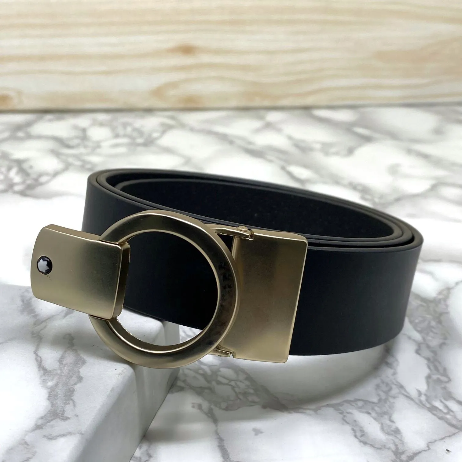 Round Lock Pattern Pressing Buckle With Leather Strap-JonasParamount